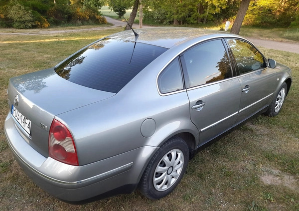 Volkswagen Passat cena 6800 przebieg: 362000, rok produkcji 2002 z Sieradz małe 254